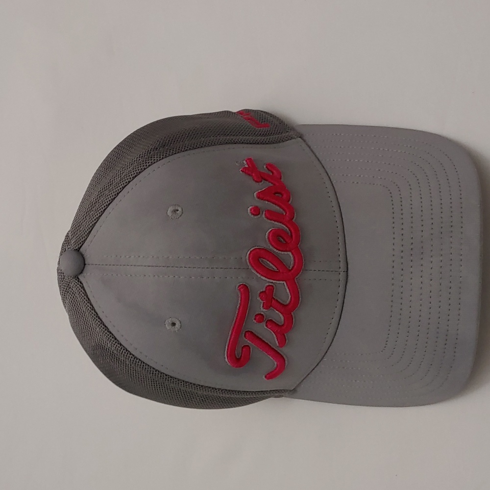 Titleist Women's Size Medium/Large Embroidered Fitted Golf Hat